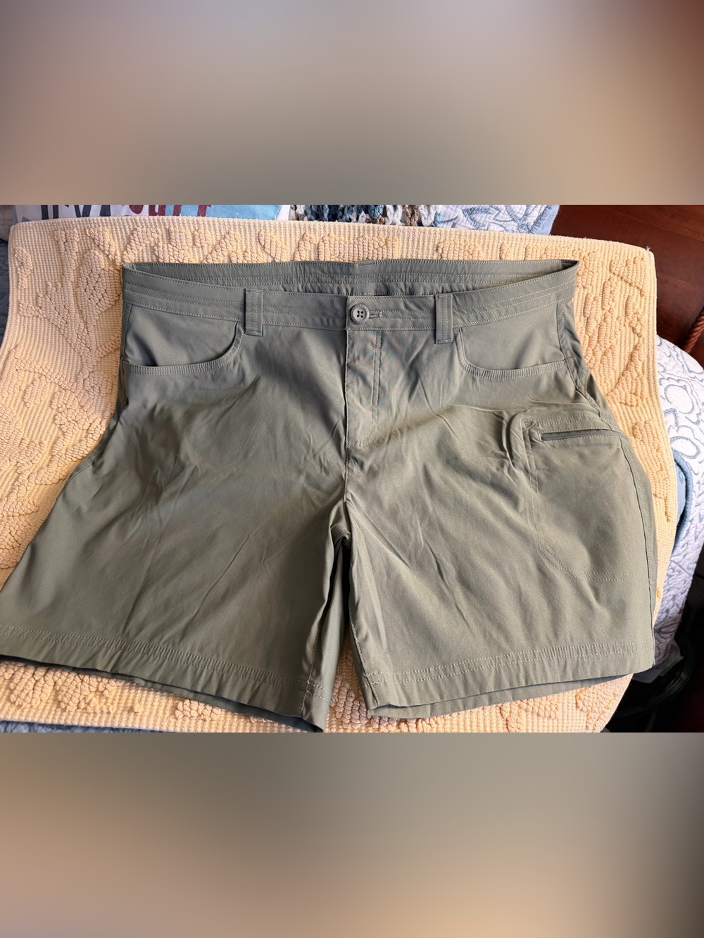 Eddie Bauer Women’s Rainier Sprig Green Active Shorts Size 16
